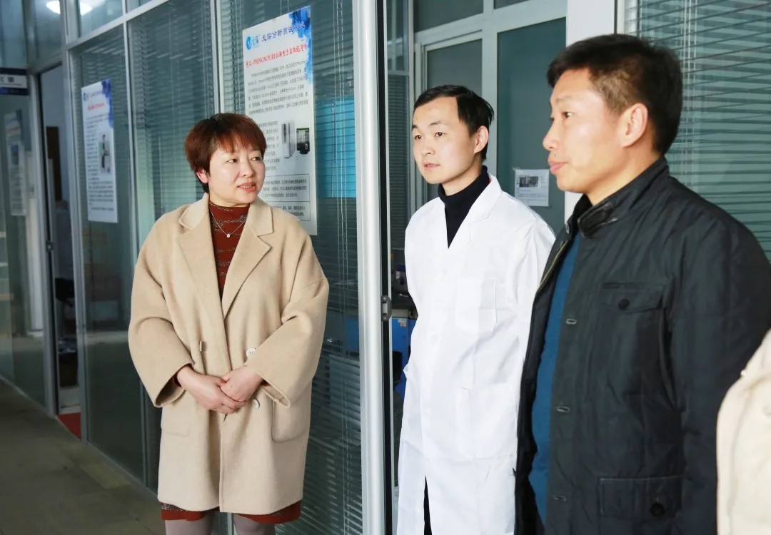 新站高新区总工会为旋乐吧科技周冠辰蓝领创新工作室授牌