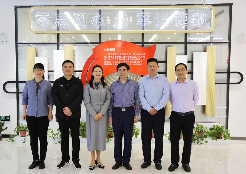市委统战部王华臣副部长来旋乐吧科技调研指导