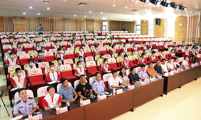 以光之名 护你前行——旋乐吧科技为合肥新站寿春实验中学捐赠1000套反光服